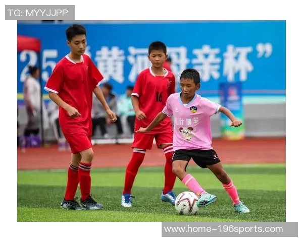 足球妈妈的辛勤付出与孩子梦想的追逐之路 足球妈妈的辛勤付出与孩子梦想的追逐之路